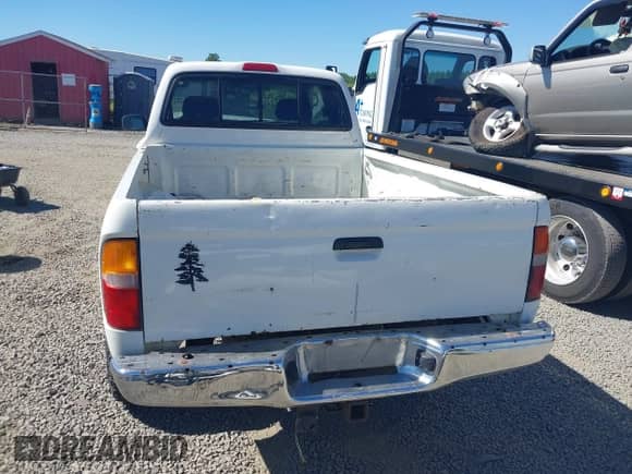 1999 Toyota Tacoma z VIN 4TAWN72N4XZ462124, wystawiony jako IAAI lot #42724794 z przebiegiem 279 583 mil mil oraz . Historia ofert i sprzedaży dostępna na DreamBid. Obrazek 16.