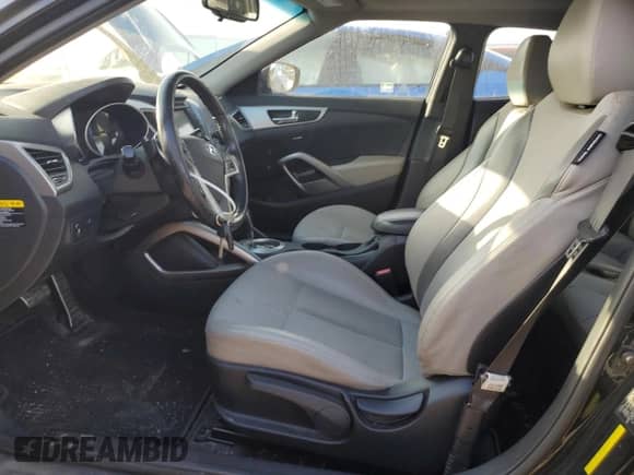 2013 Hyundai Veloster w/Black Int z VIN KMHTC6AD4DU096489, wystawiony jako Copart lot #82087835 z przebiegiem 110 897 mil mil oraz Czysty tytuł • Clean title. Historia ofert i sprzedaży dostępna na DreamBid. Obrazek 7.