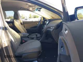 2017 Hyundai Santa Fe 2.4L с VIN 5NMZUDLBXHH020896, выставлен на аукционе IAAI как лот 43352042 с пробегом Не указан миль и . История ставок и продаж доступна на DreamBid. Изображение 5.