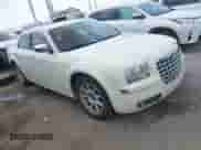 2010 Chrysler 300 Touring z VIN 2C3CA5CV6AH330449, wystawiony jako IAAI lot #43000784 z przebiegiem 185 170 mil mil oraz . Historia ofert i sprzedaży dostępna na DreamBid. Obrazek 1.