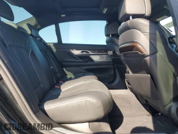 2021 BMW 7 Series 750i xDrive with VIN WBA7U2C05MCF67562, listed as a Copart auction lot 84580235 with 101,269 mi miles and Salvage title. Bid and sale history available at DreamBid. Image 10.