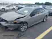 2021 Toyota Camry LE z VIN 4T1C11AK7MU480046, wystawiony jako IAAI lot #43289437 z przebiegiem 70 687 mil mil oraz . Historia ofert i sprzedaży dostępna na DreamBid. Obrazek 18.