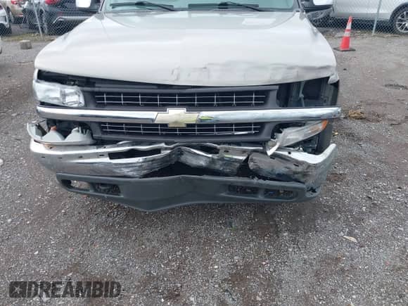 1999 Chevrolet Silverado 1500 LS z VIN 1GCEK14T3XZ161362, wystawiony jako IAAI lot #41973905 z przebiegiem 153 845 mil mil oraz . Historia ofert i sprzedaży dostępna na DreamBid. Obrazek 6.