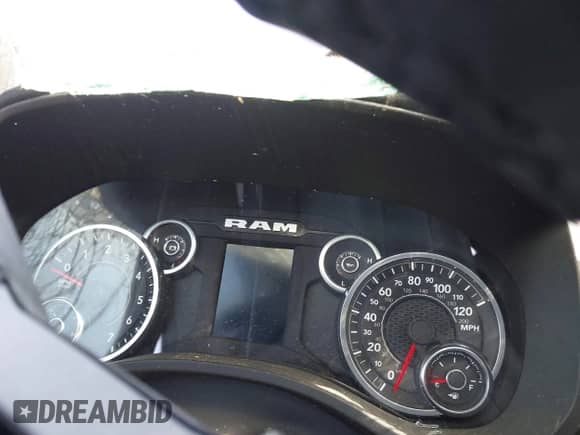 2025 Ram 1500 Big Horn z VIN 1C6RRFFG3SN517648, wystawiony jako IAAI lot #43193323 z przebiegiem 8 492 mil mil oraz . Historia ofert i sprzedaży dostępna na DreamBid. Obrazek 7.