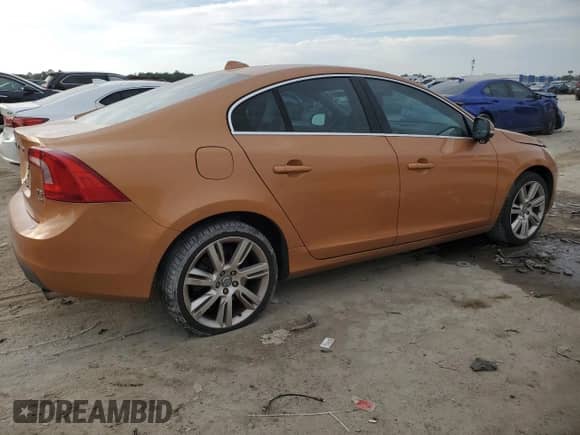 2012 Volvo S60 T6 with VIN YV1902FH8C2024792, listed as a Copart auction lot 43811995 with 189,057 mi miles and Salvage title. Bid and sale history available at DreamBid. Image 3.