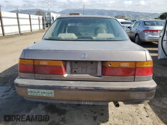 1990 Honda Accord LX z VIN JHMCB7659LC064137, wystawiony jako Copart lot #45761615 z przebiegiem 382 195 mil mil oraz Nie do naprawy • Non repairable. Historia ofert i sprzedaży dostępna na DreamBid. Obrazek 6.