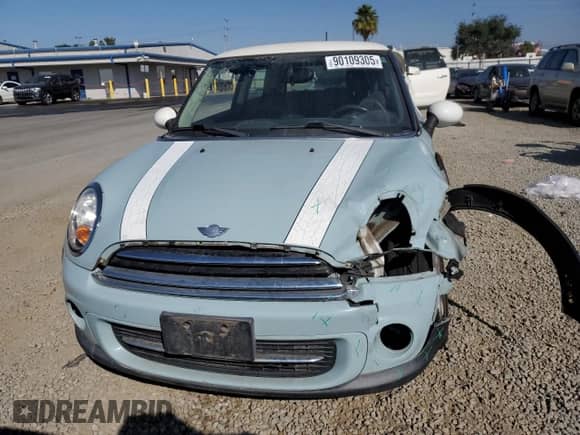 2011 MINI Hardtop with VIN WMWSU3C52BT253034, listed as a Copart auction lot 90109305 with 50,636 mi miles and Salvage title. Bid and sale history available at DreamBid. Image 5.