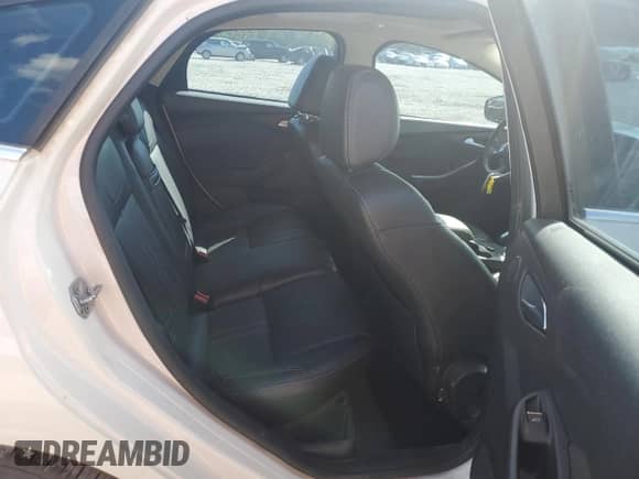 2013 Ford Focus Titanium z VIN 1FADP3N25DL151063, wystawiony jako Copart lot #84240975 z przebiegiem 154 686 mil mil oraz Szkoda całkowita • Salvage title. Historia ofert i sprzedaży dostępna na DreamBid. Obrazek 11.