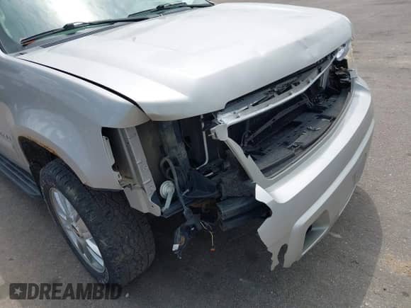 2009 Chevrolet Suburban LTZ z VIN 1GNFK36339R283999, wystawiony jako IAAI lot #42495188 z przebiegiem 203 063 mil mil oraz . Historia ofert i sprzedaży dostępna na DreamBid. Obrazek 6.