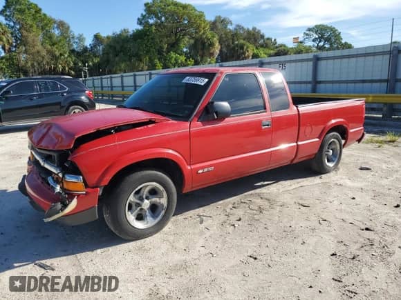 2003 Chevrolet S-10 LS with VIN 1GCCS19H338205226, listed as a Copart auction lot 83759915 with 77,603 mi miles and Salvage title. Bid and sale history available at DreamBid. Image 1.