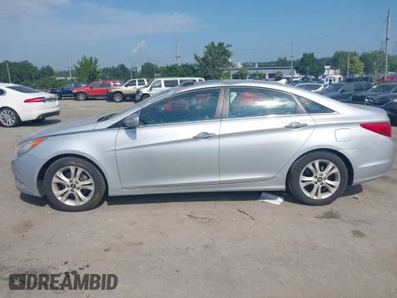 2011 Hyundai Sonata Limited with VIN 5NPEC4AC2BH288591, listed as a IAAI auction lot 42870058 with 31,267 mi miles and . Bid and sale history available at DreamBid. Image 14.