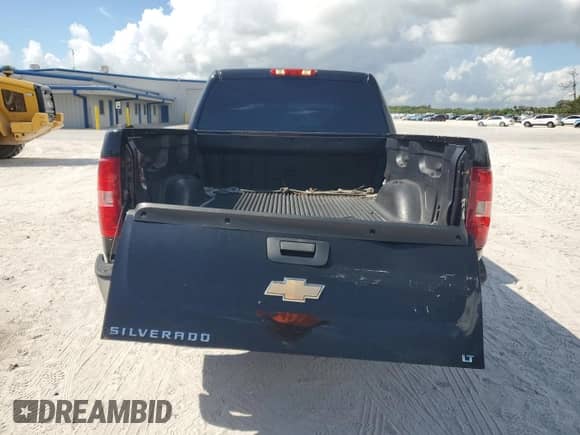 2007 Chevrolet Silverado 1500 1LT with VIN 2GCEC130771730212, listed as a Copart auction lot 67797925 with 267,450 mi miles and Salvage title. Bid and sale history available at DreamBid. Image 6.