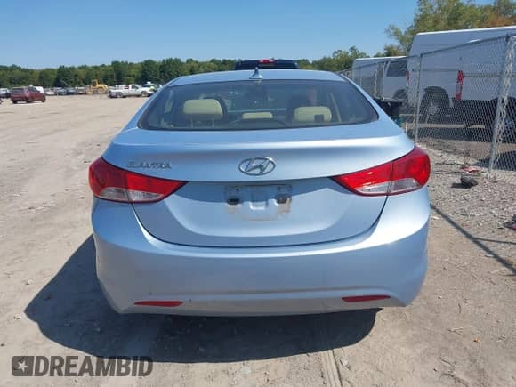 2013 Hyundai Elantra GLS z VIN KMHDH4AE7DU491513, wystawiony jako IAAI lot #43152400 z przebiegiem 96 484 mil mil oraz . Historia ofert i sprzedaży dostępna na DreamBid. Obrazek 17.