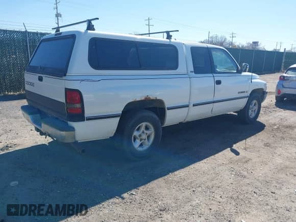1997 Dodge 1500 z VIN 1B7HC13Z2VJ601227, wystawiony jako IAAI lot #41716038 z przebiegiem 245 468 mil mil oraz . Historia ofert i sprzedaży dostępna na DreamBid. Obrazek 4.