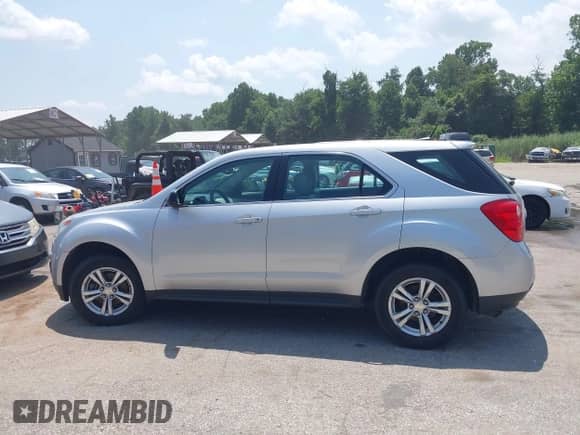 2010 Chevrolet Equinox LS z VIN 2CNFLCEW3A6413924, wystawiony jako IAAI lot #42796356 z przebiegiem 164 029 mil mil oraz . Historia ofert i sprzedaży dostępna na DreamBid. Obrazek 14.