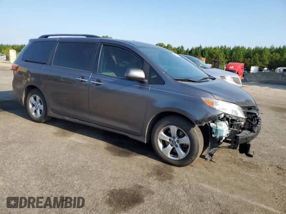 2019 Toyota Sienna LE Auto Access Seat with VIN 5TDKZ3DC2KS981646, listed as a Copart auction lot 68524705 with 113,673 mi miles and Salvage title. Bid and sale history available at DreamBid. Image 4.