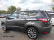 2017 Ford Escape Titanium z VIN 1FMCU9JD1HUD83745, wystawiony jako IAAI lot #43423010 z przebiegiem 257 150 mil mil oraz . Historia ofert i sprzedaży dostępna na DreamBid. Obrazek 14.