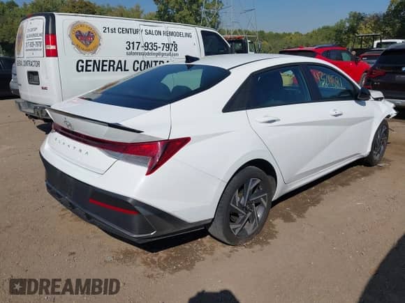 2025 Hyundai Elantra SEL Sport with VIN KMHLM4DG8SU923978, listed as a IAAI auction lot 43214581 with 3,349 mi miles and . Bid and sale history available at DreamBid. Image 4.