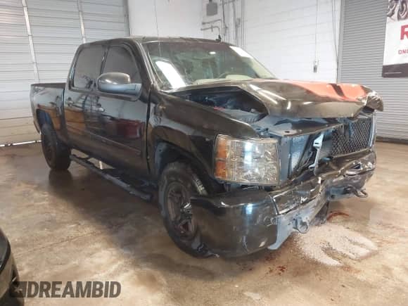 2011 Chevrolet Silverado 1500 LS z VIN 3GCPKREA6BG379230, wystawiony jako IAAI lot #41383308 z przebiegiem 322 050 mil mil oraz . Historia ofert i sprzedaży dostępna na DreamBid. Obrazek 1.
