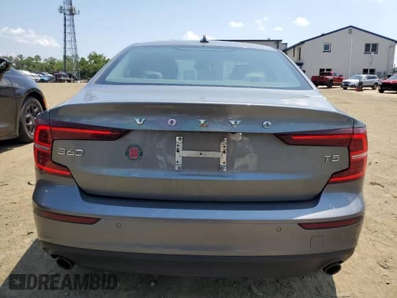 2020 Volvo S60 Momentum z VIN 7JR102FK2LG064613, wystawiony jako Copart lot #62116935 z przebiegiem 44 845 mil mil oraz Szkoda całkowita • Salvage title. Historia ofert i sprzedaży dostępna na DreamBid. Obrazek 6.