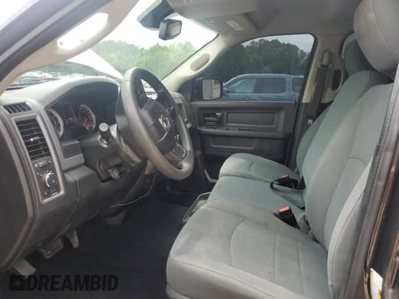 2019 Ram 1500 Express z VIN 3C6RR6KT4KG729955, wystawiony jako Copart lot #56015395 z przebiegiem 84 650 mil mil oraz Szkoda całkowita • Salvage title. Historia ofert i sprzedaży dostępna na DreamBid. Obrazek 7.