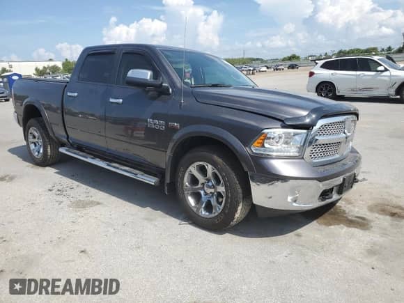 2017 Ram 1500 Laramie z VIN 1C6RR7VT8HS675210, wystawiony jako Copart lot #61593145 z przebiegiem 48 750 mil mil oraz Szkoda całkowita • Salvage title. Historia ofert i sprzedaży dostępna na DreamBid. Obrazek 4.