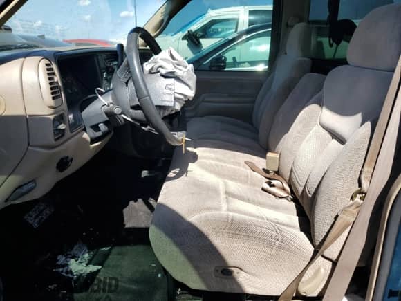 1997 Chevrolet Silverado 1500 with VIN 1GCEC14R7VZ219245, listed as a Copart auction lot 60555685 with 135,312 mi miles and Salvage title. Bid and sale history available at DreamBid. Image 7.