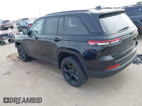 2022 Jeep Grand Cherokee Laredo z VIN 1C4RJHAG9N8582753, wystawiony jako IAAI lot #42535158 z przebiegiem 30 997 mil mil oraz . Historia ofert i sprzedaży dostępna na DreamBid. Obrazek 3.