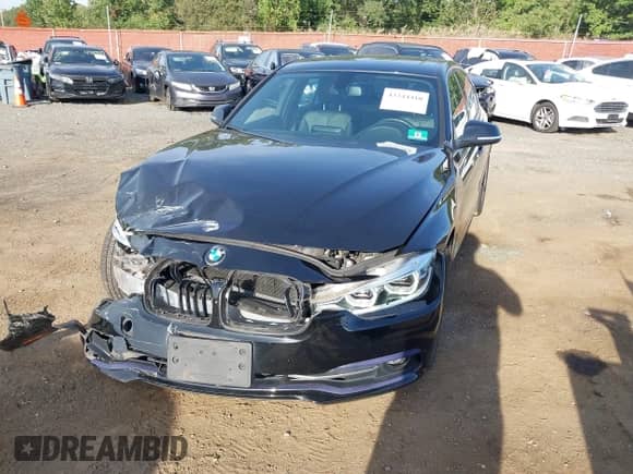 2018 BMW 3 Series 330i xDrive z VIN WBA8D9C54JEB35778, wystawiony jako IAAI lot #43344410 z przebiegiem 47 036 mil mil oraz . Historia ofert i sprzedaży dostępna na DreamBid. Obrazek 6.