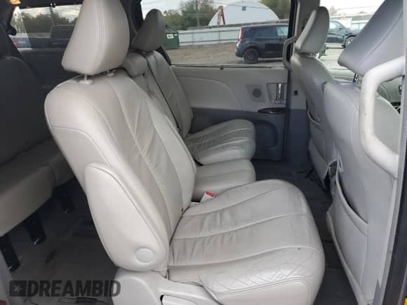 2011 Toyota Sienna XLE AAS with VIN 5TDYK3DC2BS086656, listed as a Copart auction lot 87178445 with 152,522 mi miles and Clean title. Bid and sale history available at DreamBid. Image 11.