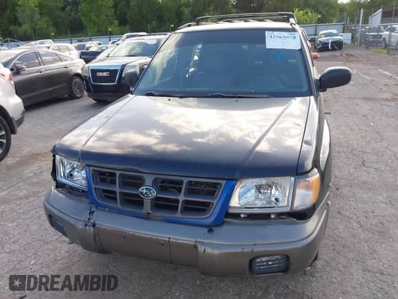 1999 Subaru Forester S with VIN JF1SF6552XH736647, listed as a IAAI auction lot 42565079 with 215,244 mi miles and . Bid and sale history available at DreamBid. Image 12.