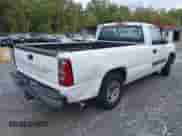 2004 Chevrolet Silverado 1500 LS z VIN 1GCEC14T04Z207142, wystawiony jako IAAI lot #43287067 z przebiegiem 177 529 mil mil oraz . Historia ofert i sprzedaży dostępna na DreamBid. Obrazek 4.
