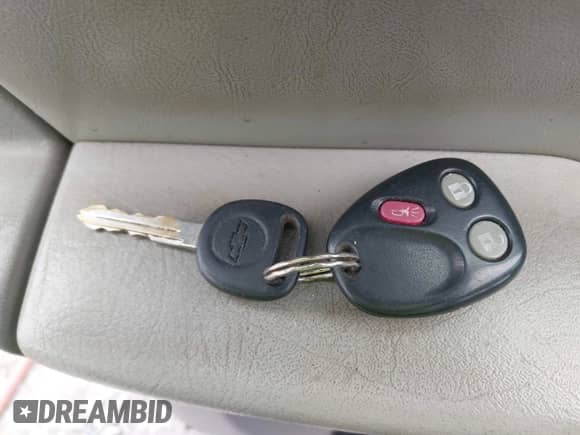 2006 Chevrolet TrailBlazer LT z VIN 1GNDS13S462338763, wystawiony jako IAAI lot #43145852 z przebiegiem 147 745 mil mil oraz . Historia ofert i sprzedaży dostępna na DreamBid. Obrazek 11.