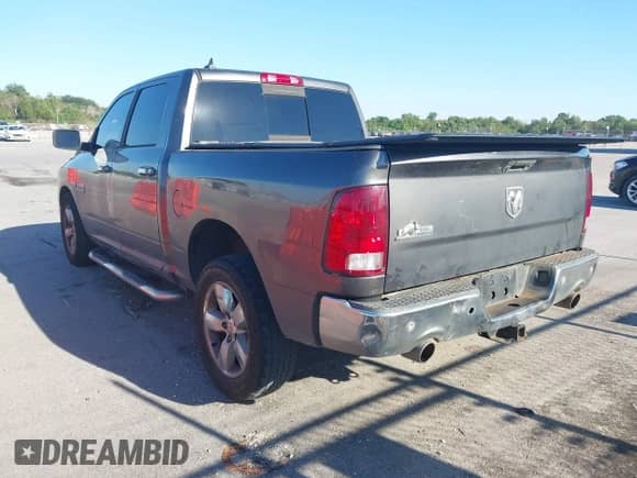 2016 Ram 1500 Lone Star z VIN 1C6RR6LT9GS169557, wystawiony jako IAAI lot #43460139 z przebiegiem 218 159 mil mil oraz . Historia ofert i sprzedaży dostępna na DreamBid. Obrazek 3.