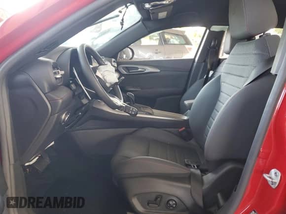 2024 Dodge Hornet R/T with VIN ZACPDFCW8R3A30402, listed as a Copart auction lot 84409285 with 33,617 mi miles and Non repairable. Bid and sale history available at DreamBid. Image 7.