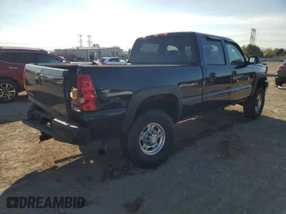 2006 Chevrolet Silverado 2500HD LT2 z VIN 1GCHK23U66F108975, wystawiony jako Copart lot #81259415 z przebiegiem 81 430 mil mil oraz Szkoda całkowita • Salvage title. Historia ofert i sprzedaży dostępna na DreamBid. Obrazek 3.