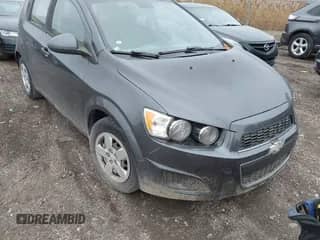2013 Chevrolet Sonic LS с VIN 1G1JA6SH0D4171460, выставлен на аукционе IAAI как лот 40888935 с пробегом 134 129 миль миль и . История ставок и продаж доступна на DreamBid. Изображение 1.