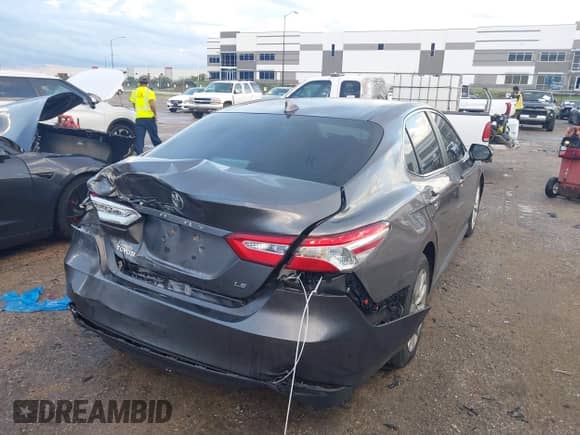 2020 Toyota Camry LE with VIN 4T1C11AK8LU400249, listed as a IAAI auction lot 43265675 with 226,398 mi miles and . Bid and sale history available at DreamBid. Image 4.