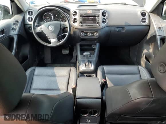 2010 Volkswagen Tiguan с VIN WVGBV9AX9AW530794, выставлен на аукционе Copart как лот 59271805 с пробегом 44 321 миль миль и Списание • Salvage title. История ставок и продаж доступна на DreamBid. Изображение 8.