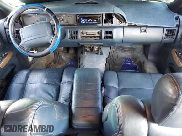 1993 Chevrolet Caprice с VIN 1G1BN5372PW108359, выставлен на аукционе Copart как лот 43176235 с пробегом 189 501 миль миль и Списание • Salvage title. История ставок и продаж доступна на DreamBid. Изображение 8.