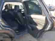 2025 Mazda CX-5 S Carbon Edition z VIN JM3KFBCM8S0587267, wystawiony jako IAAI lot #43018737 z przebiegiem 19 192 mil mil oraz . Historia ofert i sprzedaży dostępna na DreamBid. Obrazek 8.