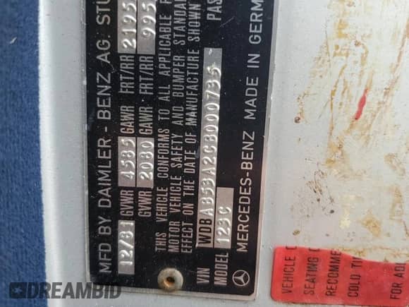 1982 Mercedes-Benz 300 z VIN WDBAB53A2CB000735, wystawiony jako Copart lot #55558185 z przebiegiem 176 245 mil mil oraz Czysty tytuł • Clean title. Historia ofert i sprzedaży dostępna na DreamBid. Obrazek 12.