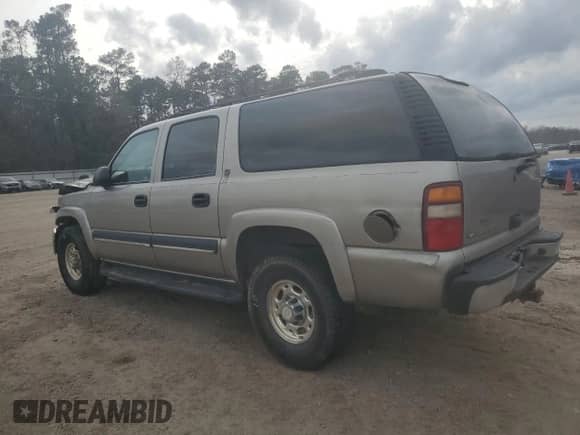 2002 Chevrolet Suburban LT с VIN 3GNGK26G72G253122, выставлен на аукционе Copart как лот 44731735 с пробегом 248 571 миль миль и Списание • Salvage title. История ставок и продаж доступна на DreamBid. Изображение 2.