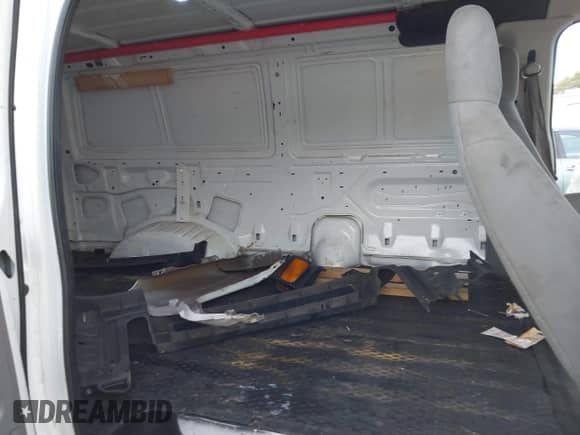 2013 Ford Econoline Cargo Commercial с VIN 1FTNE2EL8DDA63769, выставлен на аукционе IAAI как лот 41520478 с пробегом 156 000 миль миль и . История ставок и продаж доступна на DreamBid. Изображение 8.
