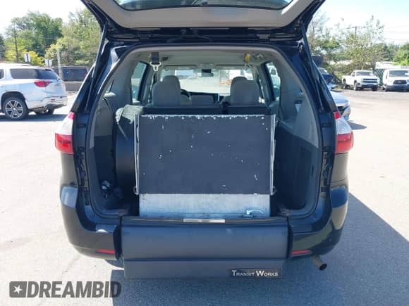 2018 Toyota Sienna L with VIN 5TDZZ3DC4JS913801, listed as a IAAI auction lot 43119819 with 217,971 mi miles and . Bid and sale history available at DreamBid. Image 17.