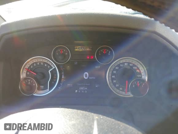 2015 Ram 1500 Lone Star с VIN 1C6RR7LT5FS745245, выставлен на аукционе IAAI как лот 40512335 с пробегом 218 973 миль миль и . История ставок и продаж доступна на DreamBid. Изображение 7.