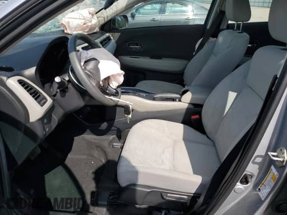 2020 Honda HR-V LX z VIN 3CZRU6H38LM712118, wystawiony jako Copart lot #82050205 z przebiegiem 40 988 mil mil oraz Szkoda całkowita • Salvage title. Historia ofert i sprzedaży dostępna na DreamBid. Obrazek 7.