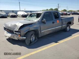 2001 GMC Sierra 1500 SLE z VIN 2GTEC19T011361847, wystawiony jako Copart lot #69854955 z przebiegiem Nie podano mil oraz Szkoda całkowita • Salvage title. Historia ofert i sprzedaży dostępna na DreamBid. Obrazek 1.