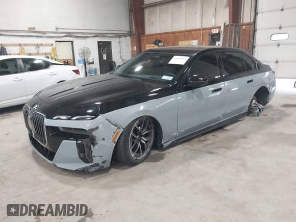 2024 BMW 7 Series 740i z VIN WBA23EH03RCP56318, wystawiony jako IAAI lot #42491064 z przebiegiem 30 364 mil mil oraz . Historia ofert i sprzedaży dostępna na DreamBid. Obrazek 18.