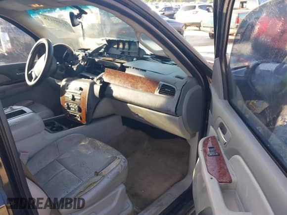 2007 Chevrolet Suburban LT with VIN 3GNFC16077G153129, listed as a IAAI auction lot 42059118 with 280,604 mi miles and . Bid and sale history available at DreamBid. Image 5.